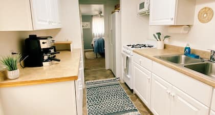 Chic & cozy 1 bedroom guest-house