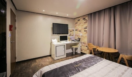 Deluxe Room | Free WiFi, bed sheets