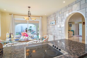 Dining - Villa at Beach in Secluded Surroundings (Marbella)