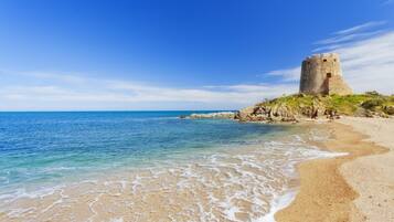 Una spiaggia nelle vicinanze