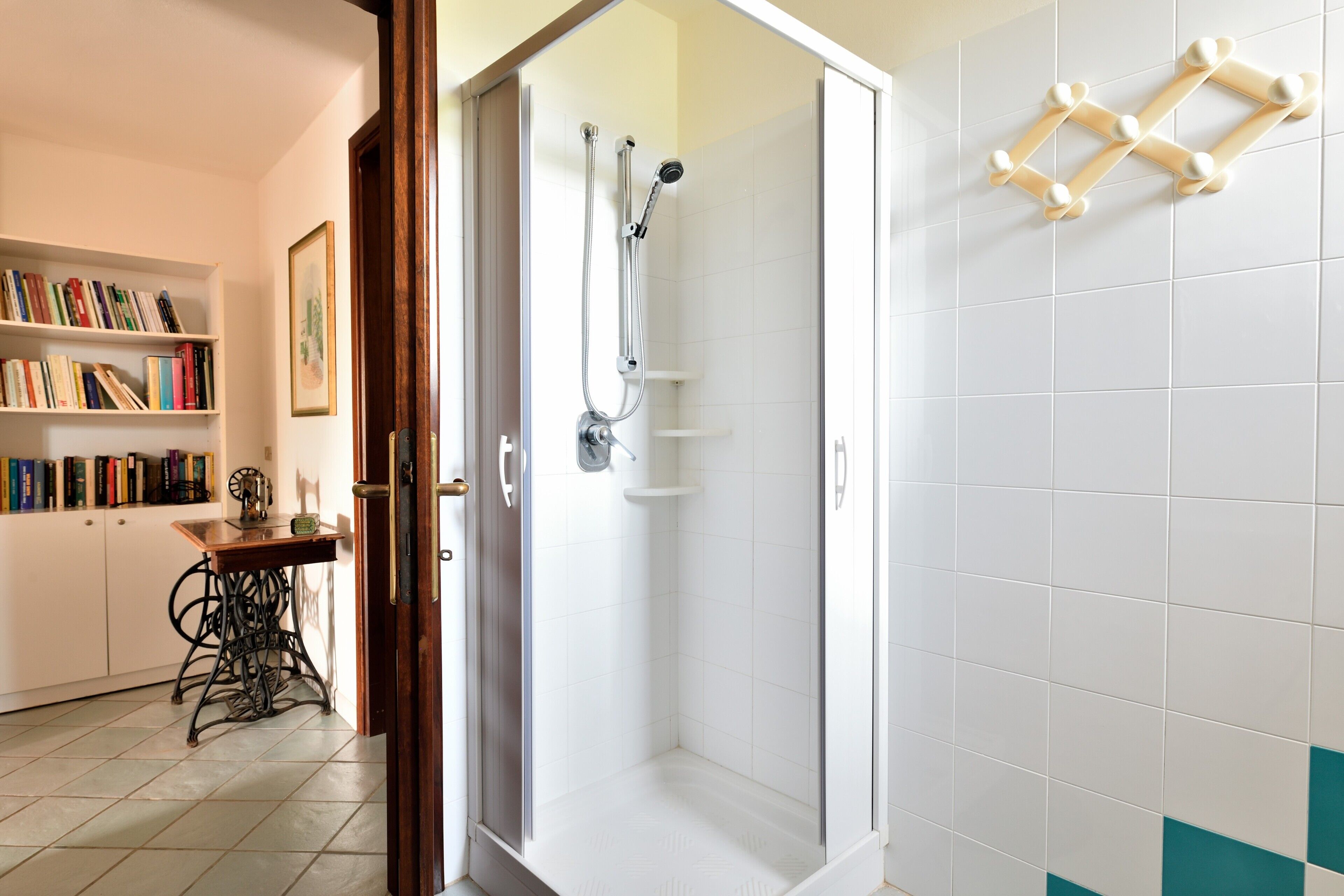 Een douche, een haardroger, handdoeken