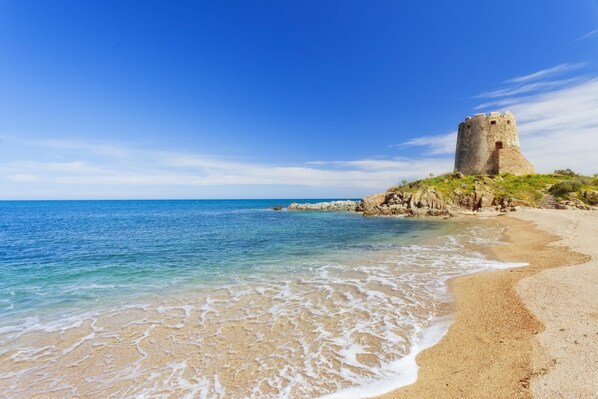 Una spiaggia nelle vicinanze