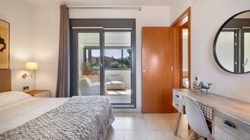 2 chambres, fer et planche à repasser, Wi-Fi gratuit, draps fournis