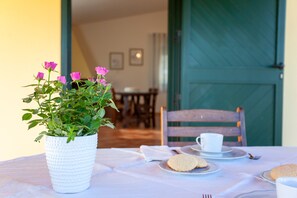 Dining - Holiday Home Casa Barvis with Garden, A/C, Terrace and Wi-Fi (Orosei)