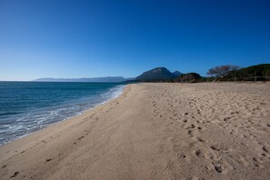 Beach nearby - Vacation Home Casa Osala with Sea View, Garden, Terrace & Wi-Fi (Orosei)