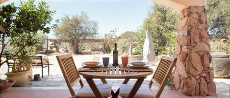 تناول الطعام بالخارج