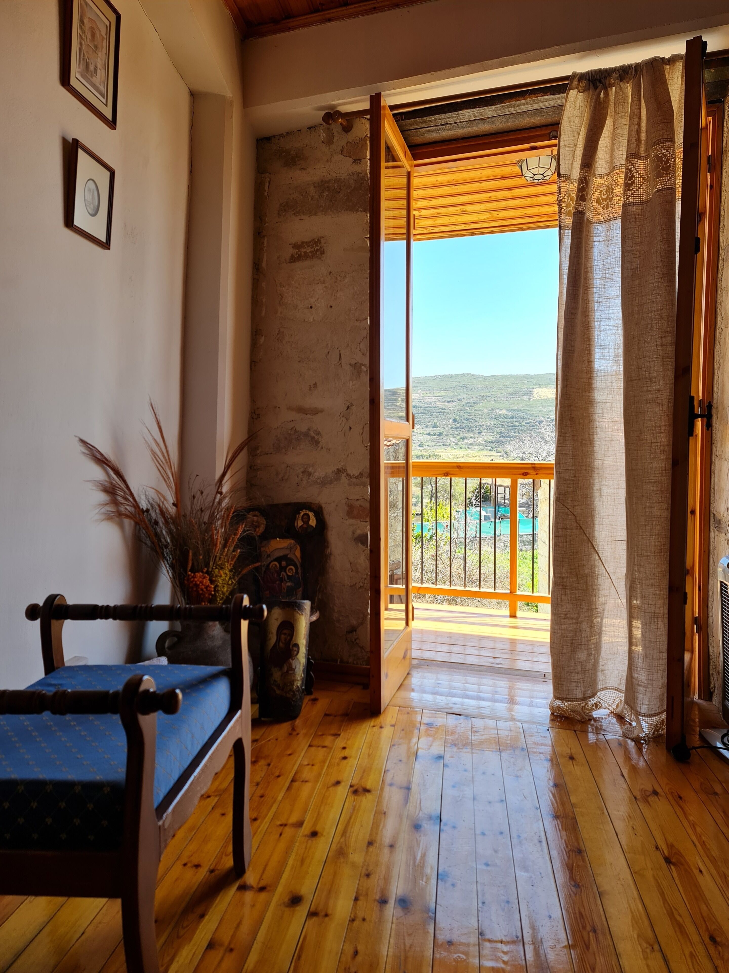 المنشأة من الداخل