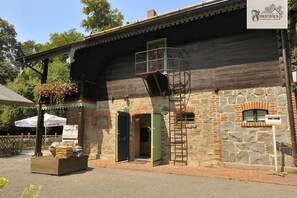 Unclassified image, 4 of 22, button - Attic room - Room 5 - Forsthaus Leiner Berg (Dessau-Roßlau)