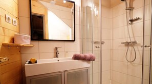 Bathtub, hair dryer