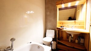 Bathtub, hair dryer