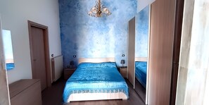 3 chambres, fer et planche à repasser, lit de bébé portatif