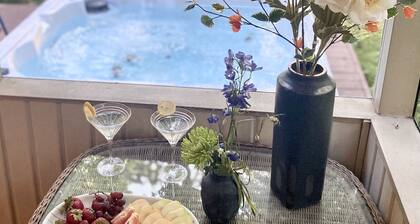 Tranquil Chalet Retreat, Short Walk to Lake & Pool