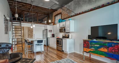 Dog Friendly - George's Condo in Downtown Salida!