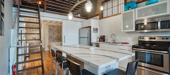 Dog Friendly ~ Downtown ~ Near River & Trails