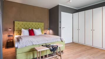 2 Schlafzimmer, Zimmersafe, Bügeleisen/Bügelbrett, Reisekinderbett
