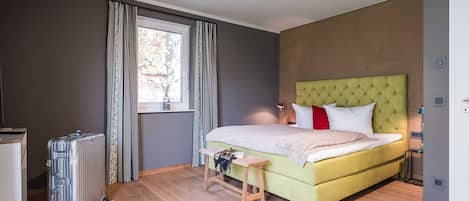 2 chambres, coffres-forts dans les chambres, fer et planche à repasser