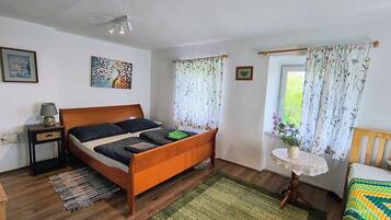3 bedrooms, internet, bed sheets