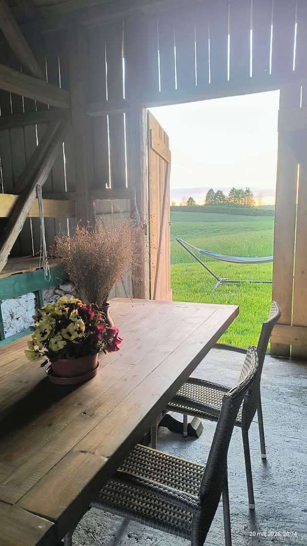 Outdoor dining - End of the world cottage- Silence, Nature, Barn (Wronki)