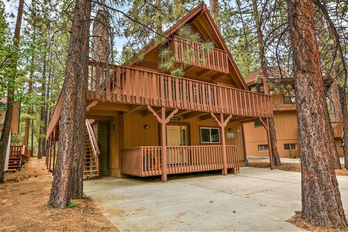 Redwood Lodge by Destination Big Bear : Close to Snow Summit and Short Drive to Lake & Village! Air Hockey!
