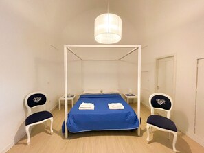 3 chambres, fer et planche à repasser