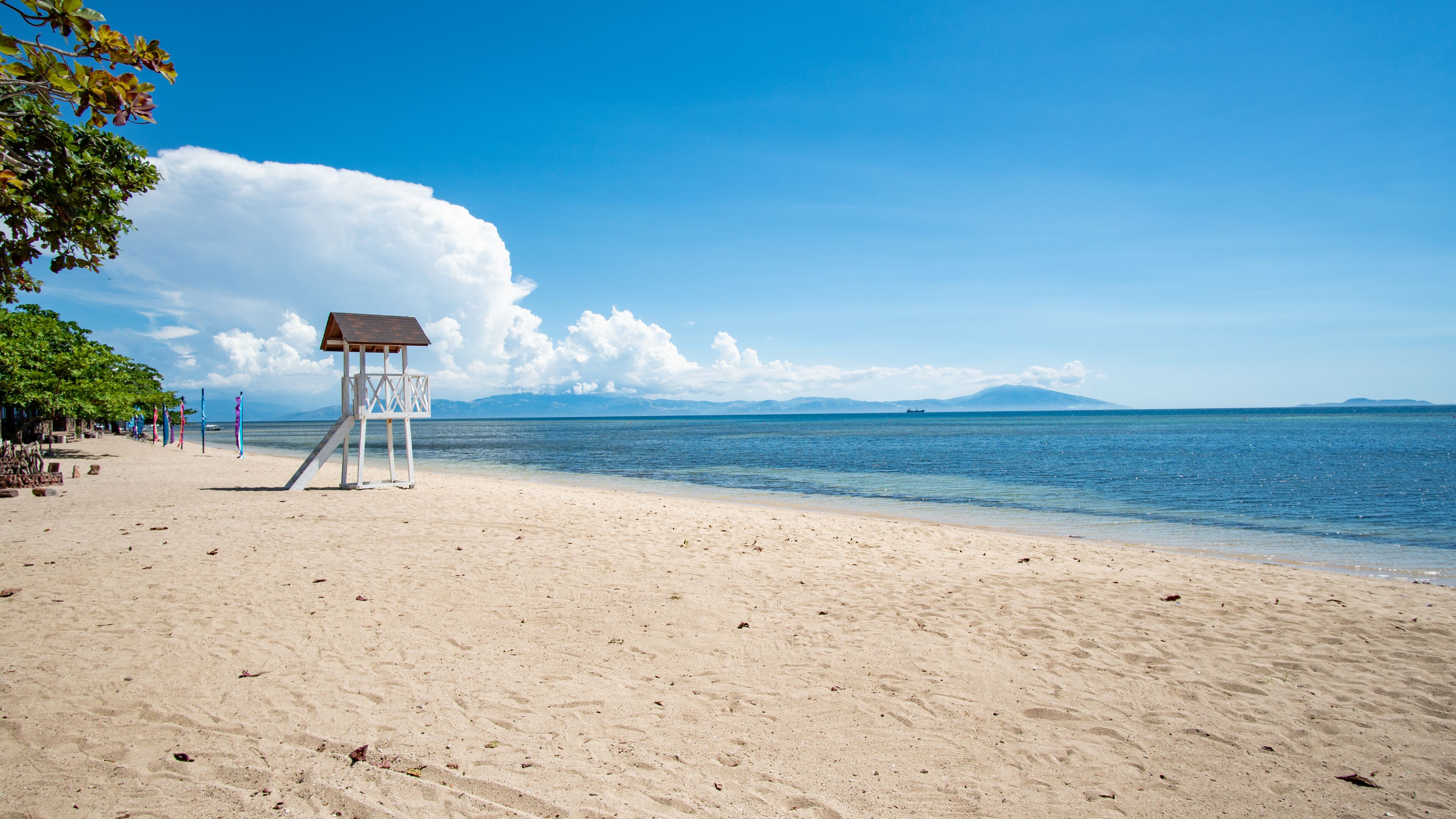 ビーチ、ビーチカバナ (無料)