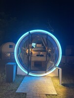 Room, 1 Queen Bed | Minibar, in-room safe, free WiFi, bed sheets