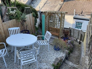Outdoor dining - Smugglers Cottage in Penryn, Nr Falmouth (Cornwall)