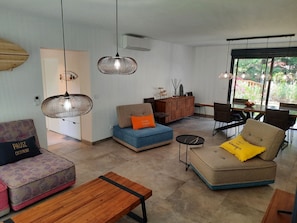 TV, table tennis, stereo