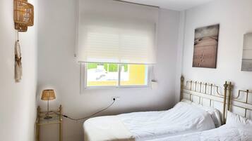 2 slaapkamers, een strijkplank/strijkijzer, gratis wifi, beddengoed