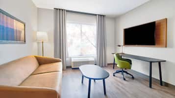 Individuell eingerichtet, Schreibtisch, laptopgeeigneter Arbeitsplatz