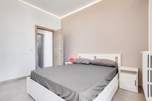 2 habitaciones, tabla de planchar con plancha, internet y ropa de cama 