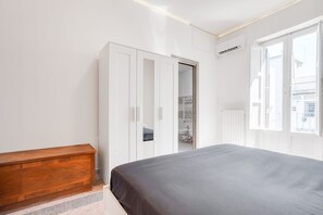 2 室のベッドルーム、アイロン / アイロン台、インターネット、ベッドシーツ