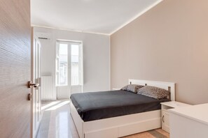 2 soverom, strykejern/-brett, internettilgang og sengetøy