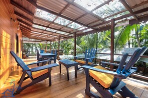 Terrace/patio - Beachfront X T Sea - Surf Spot with AC and FiberOp (Cocles)