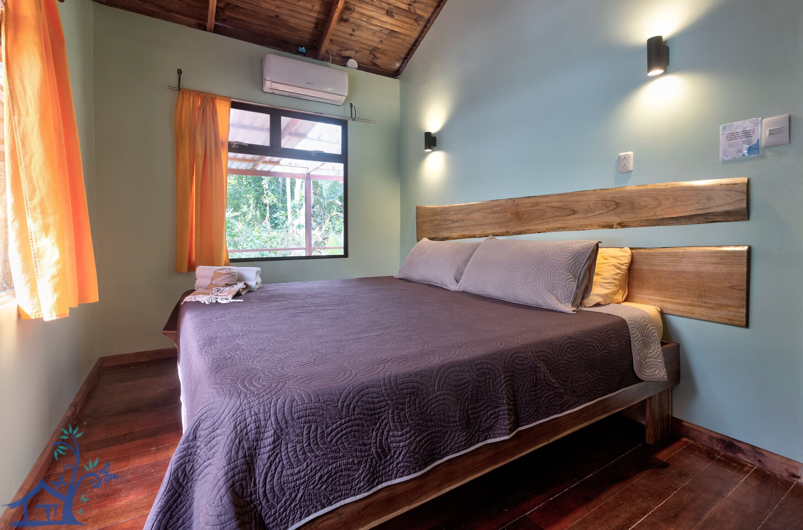 2 多间卧室、客房内保险箱、免费 WiFi、床单