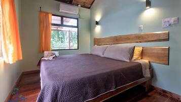 2 多间卧室、客房内保险箱、免费 WiFi、床单