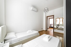 2 bedrooms, iron/ironing board, WiFi