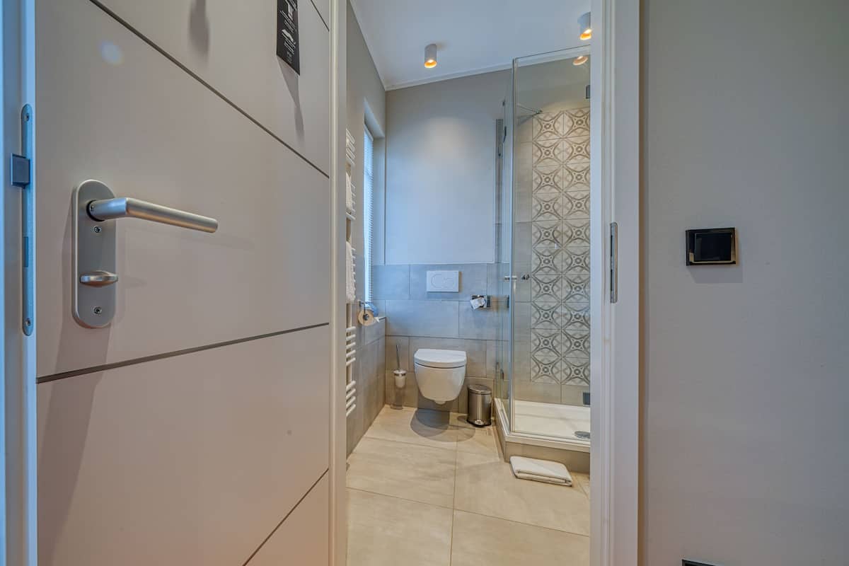 boutique double room | bathroom | shower, hair dryer, towels