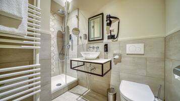 غرفة مزدوجة عادية | حمام | تجهيزات دش، مجففات شعر، مناشف