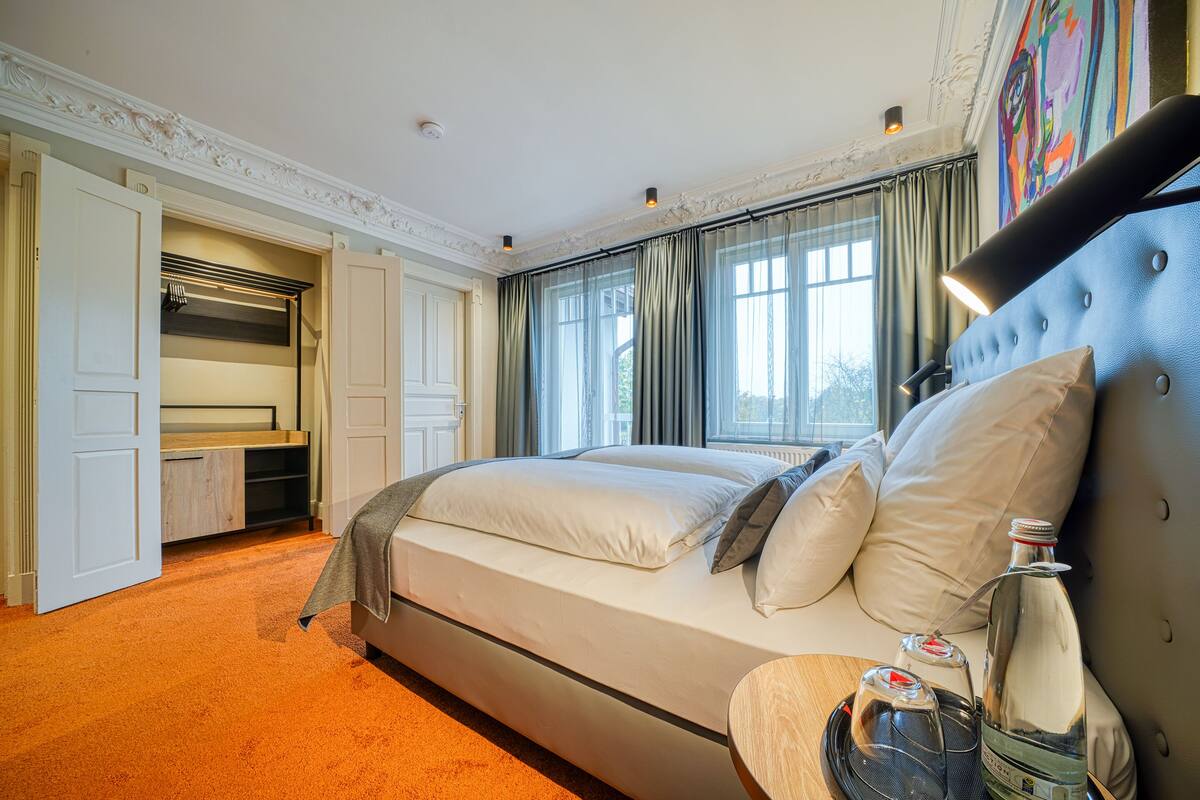 boutique double room | hypo-allergenic bedding, in-room safe, soundproofing, free wifi