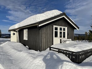 Exterior detail - Traditional cottage in a beautiful location. (Gol)