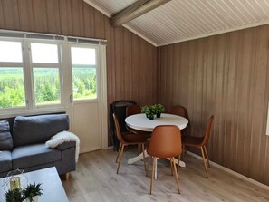 Dining - Traditional cottage in a beautiful location. (Gol)
