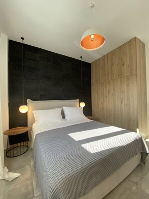 Deluxe Triple Room | In-room safe, soundproofing, iron/ironing board, free WiFi - Marton Perissa (Santorini)