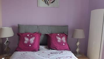1 chambre, fer et planche à repasser, Wi-Fi gratuit, draps fournis