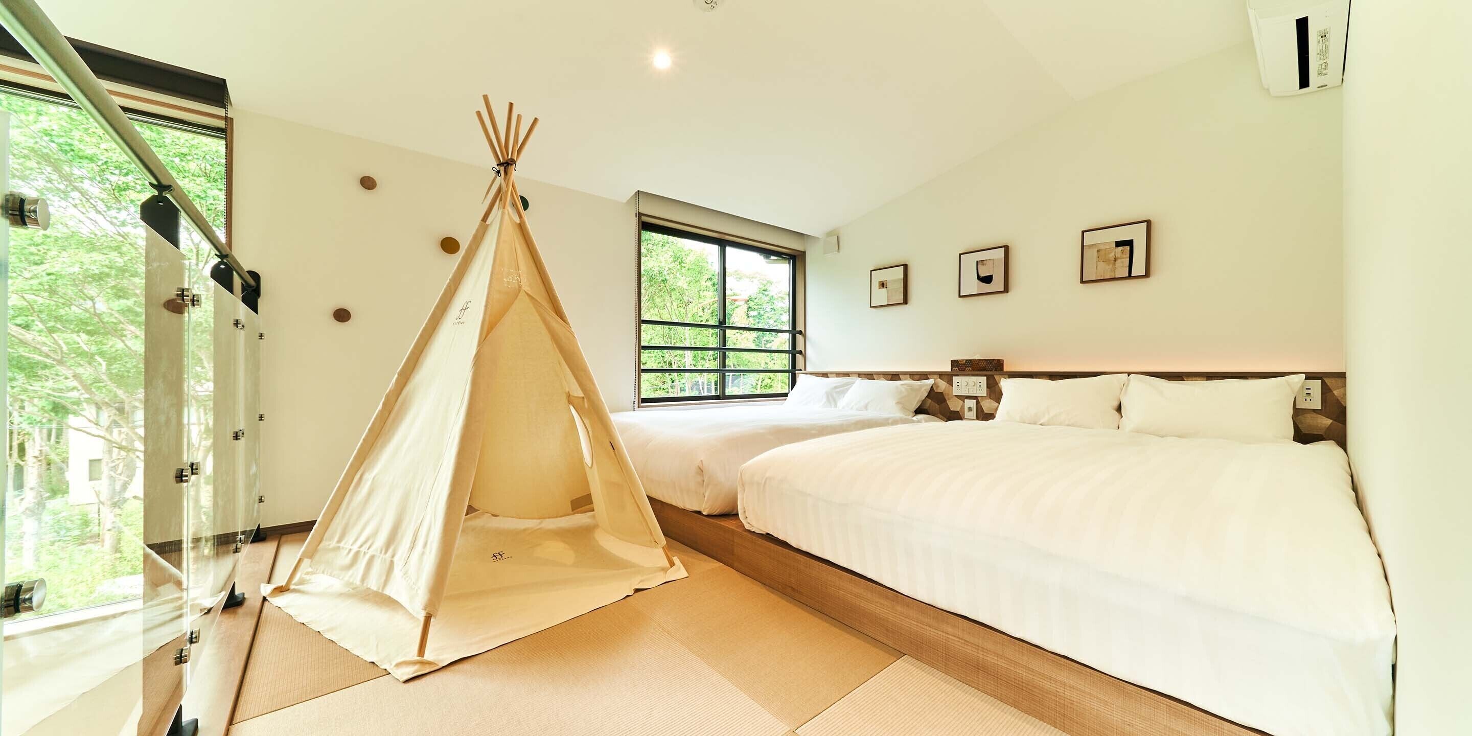 3 bedrooms, desk, laptop workspace, blackout drapes