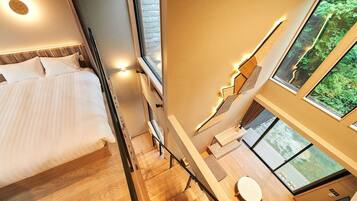 3 bedrooms, desk, laptop workspace, blackout curtains