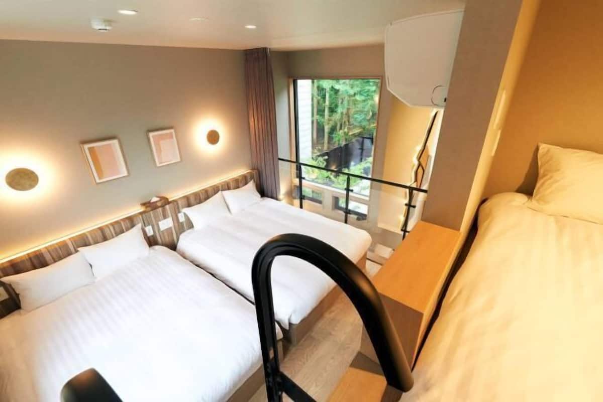 3 habitaciones, escritorio y espacio para trabajar con laptop