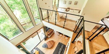 3 bedrooms, desk, laptop workspace, blackout drapes