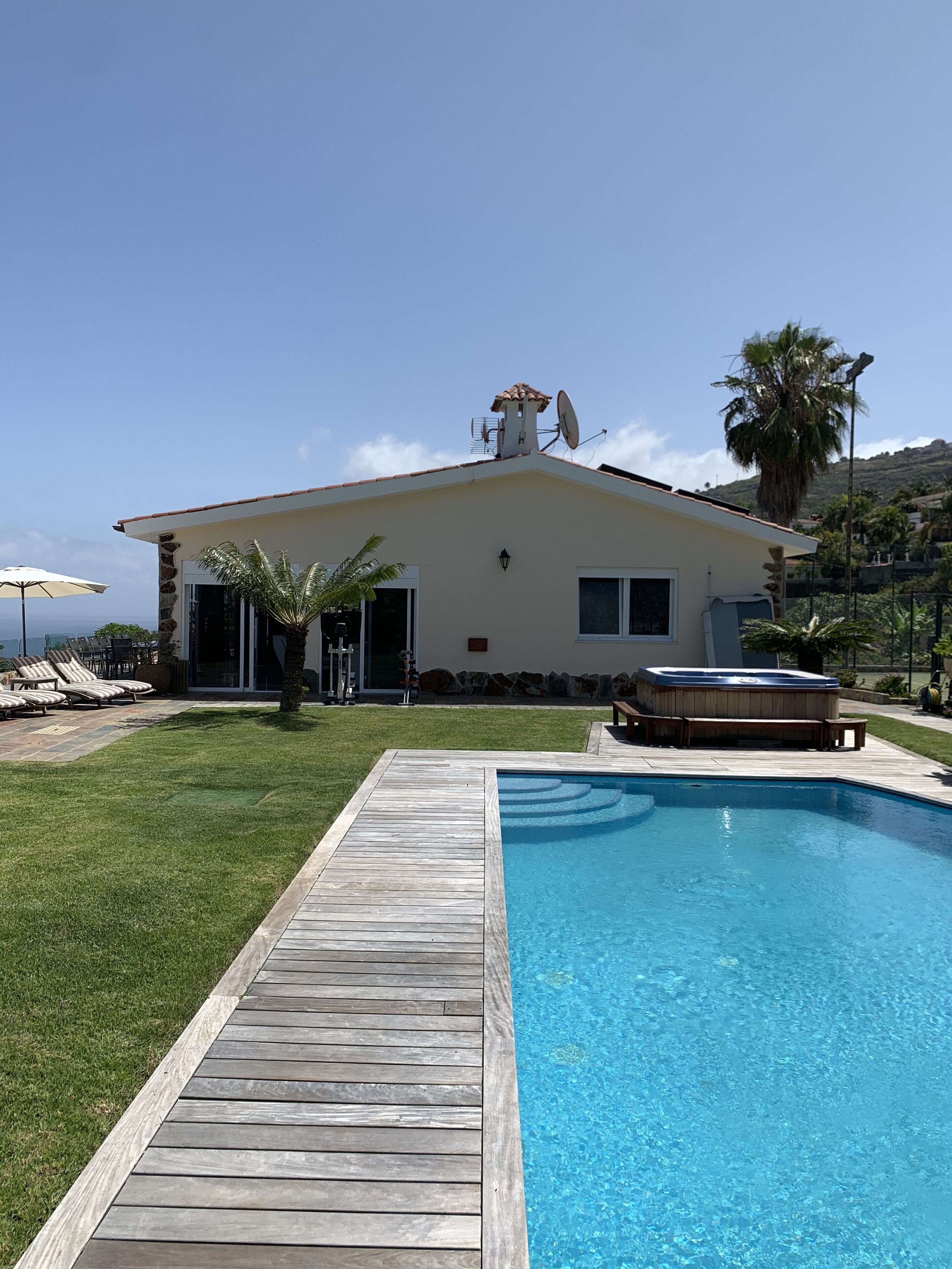 Ulkouima-allas, lämmitetty uima-allas