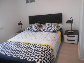 1 chambre, fer et planche à repasser, accès au Wi-Fi (inclus)